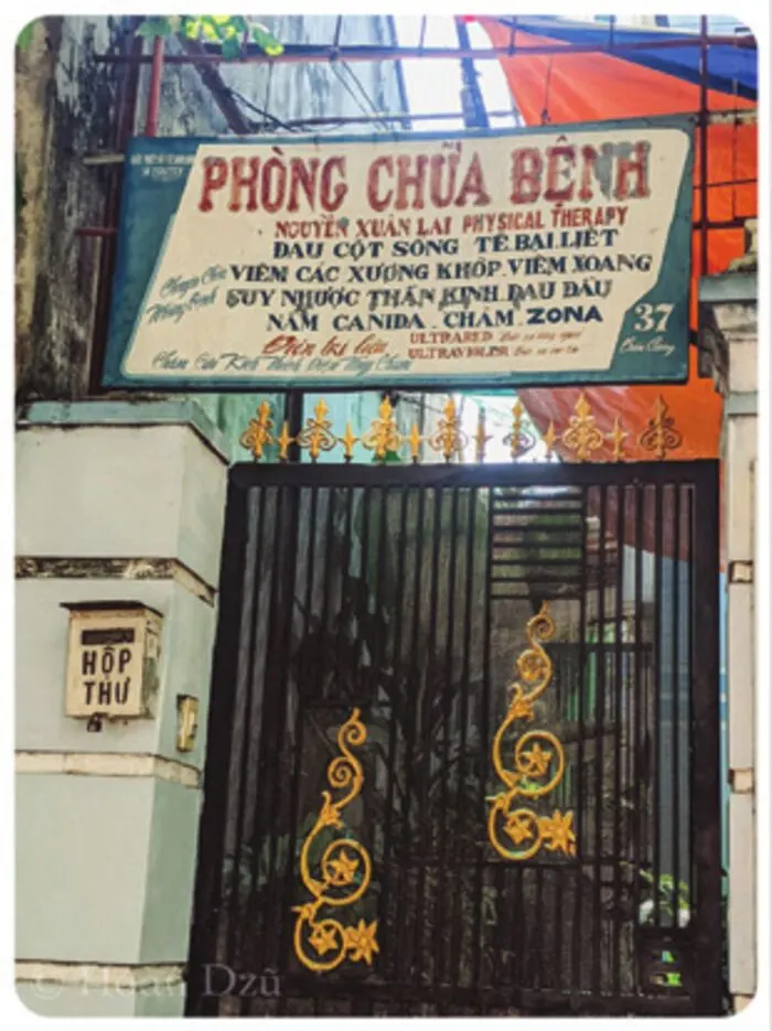 Bảng hiệu phòng chữa bệnh vẽ tay